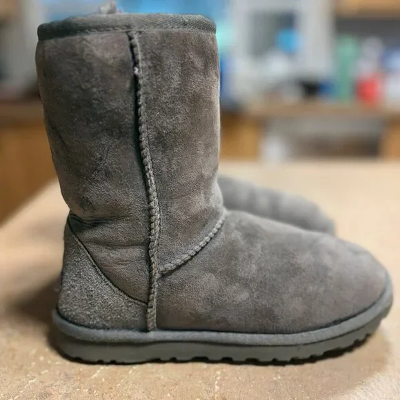 EXCELLENT UGG Classic Short II Suede Boots Gray Twinface Sheepskin Lining 6 - Picture 10 of 13